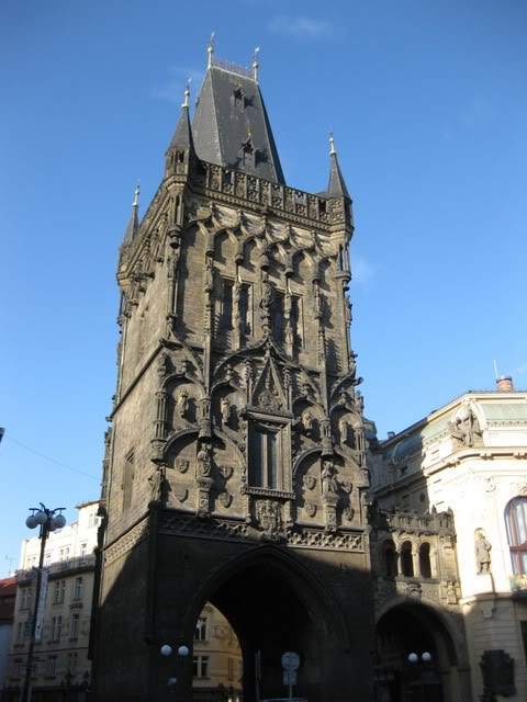 ai802.photobucket.com_albums_yy301_monica_myphotos1_Praga_43_dia3torredaplvora.jpg