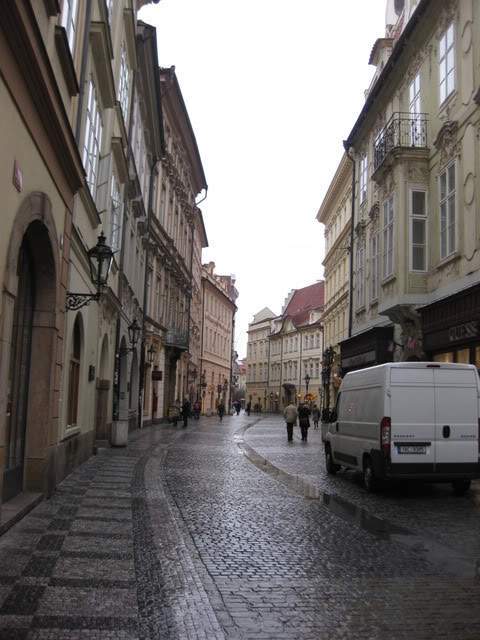 ai802.photobucket.com_albums_yy301_monica_myphotos1_Praga_44_dia3Celetnachuva.jpg