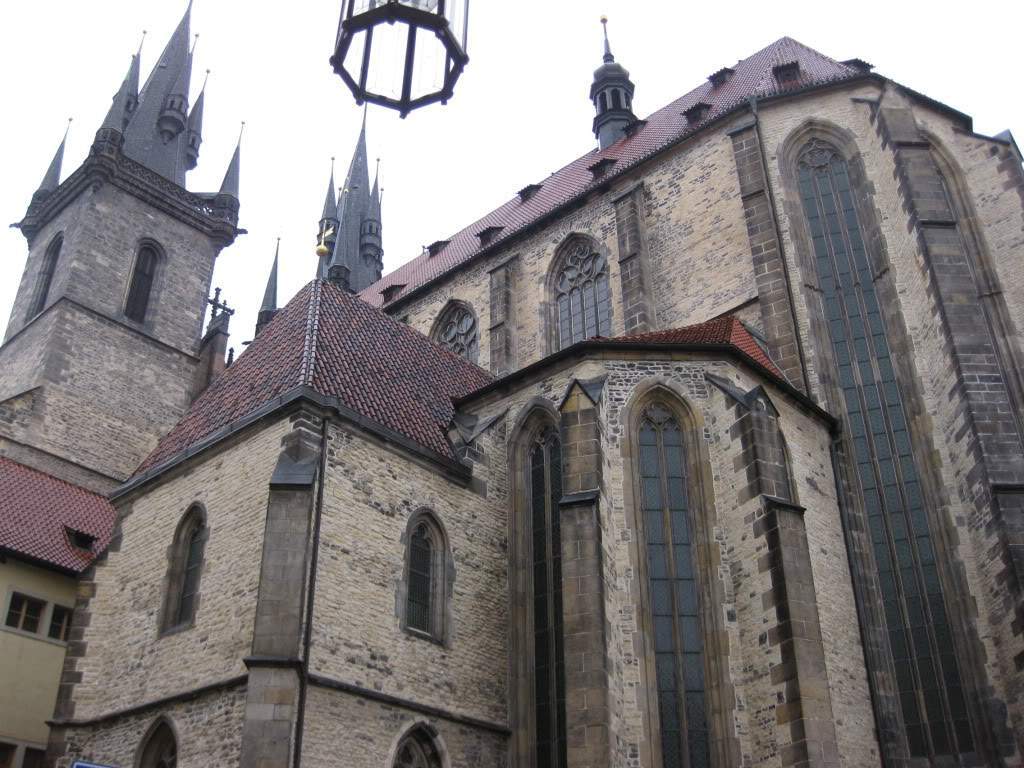ai802.photobucket.com_albums_yy301_monica_myphotos1_Praga_45_dia3IgrejaNossaSenhoradeTyn.jpg