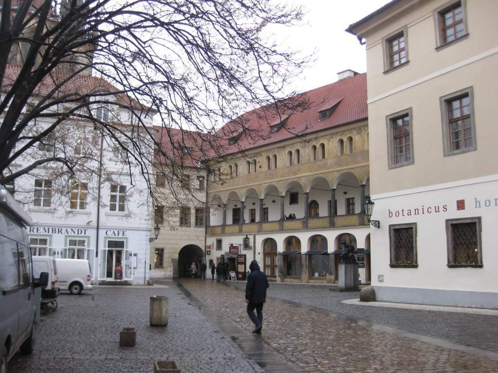 ai802.photobucket.com_albums_yy301_monica_myphotos1_Praga_47_dia3ptiodeTyn.jpg