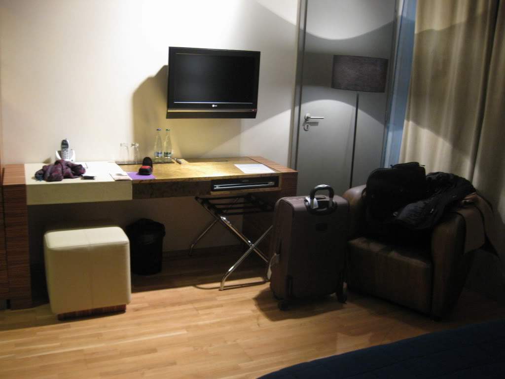 ai802.photobucket.com_albums_yy301_monica_myphotos1_Praga_5_TheIconhotel.jpg