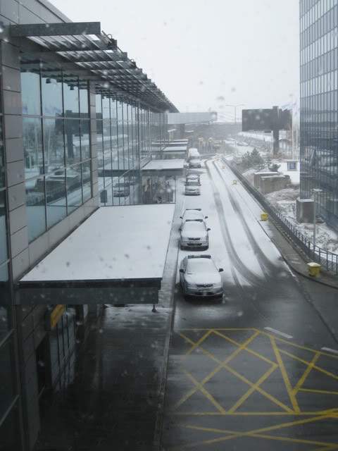 ai802.photobucket.com_albums_yy301_monica_myphotos1_Praga_67_dia5adespedidanoaeroporto.jpg
