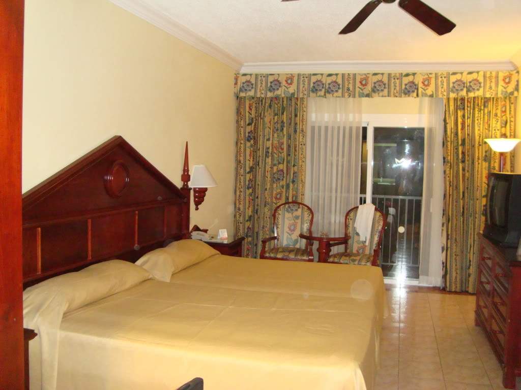 ai810.photobucket.com_albums_zz23_BUEDEFISH_Jamaica013_1.jpg