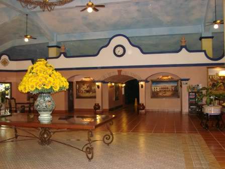 ai829.photobucket.com_albums_zz217_verall_2010_Mexico_Hotelrecepo.jpg