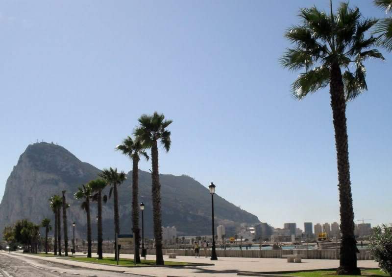 ai841.photobucket.com_albums_zz339_anareis_2010_Gibraltar.jpg