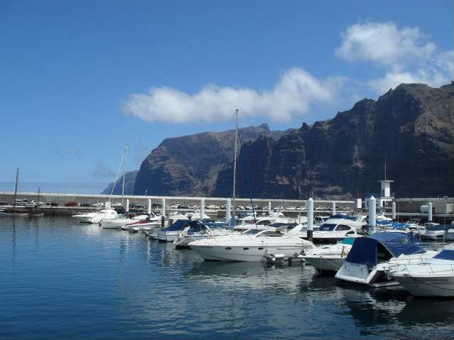 ai841.photobucket.com_albums_zz339_anareis_2010_Tenerife_202010_Tenerife_LosGigantes11.jpg