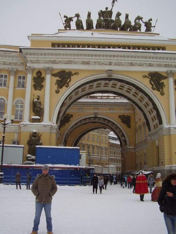 ai848.photobucket.com_albums_ab42_vielam_infronofwinterpalace800x600.jpg