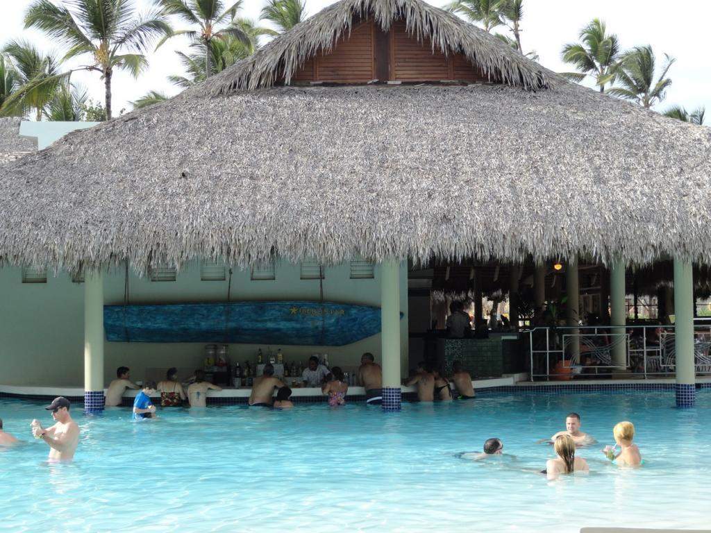 ai862.photobucket.com_albums_ab181_paulonev_Punta_20Cana_202014_DSC01818Coacutepia.jpg