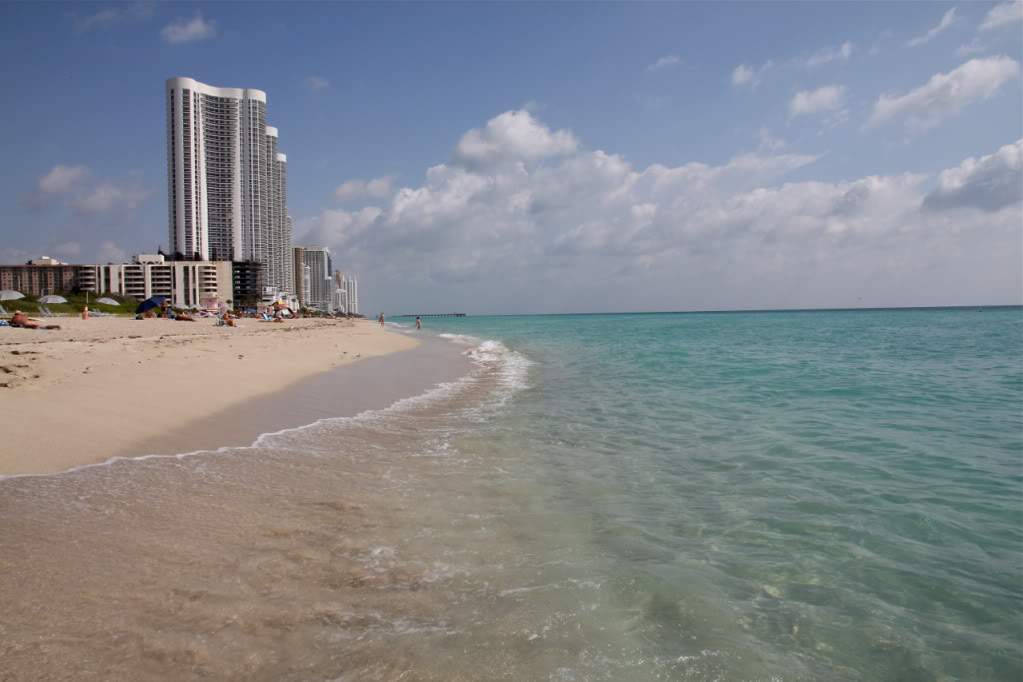 ai876.photobucket.com_albums_ab325_caluPT_Miami_20and_20Keys_HauloverParkBeach1.jpg