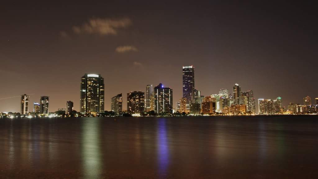 ai876.photobucket.com_albums_ab325_caluPT_Miami_20and_20Keys_MiamiSkyline2.jpg