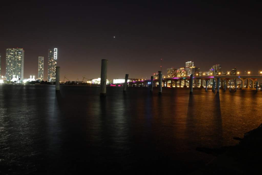 ai876.photobucket.com_albums_ab325_caluPT_Miami_20and_20Keys_MiamiSkyline3.jpg