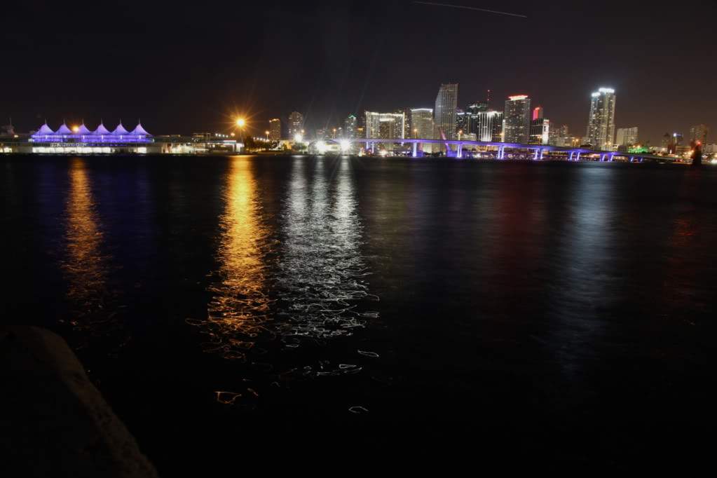ai876.photobucket.com_albums_ab325_caluPT_Miami_20and_20Keys_MiamiSkyline4.jpg