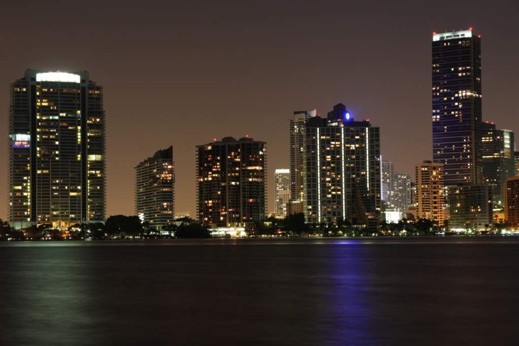 ai876.photobucket.com_albums_ab325_caluPT_Miami_20and_20Keys_MiamiSkyline5.jpg