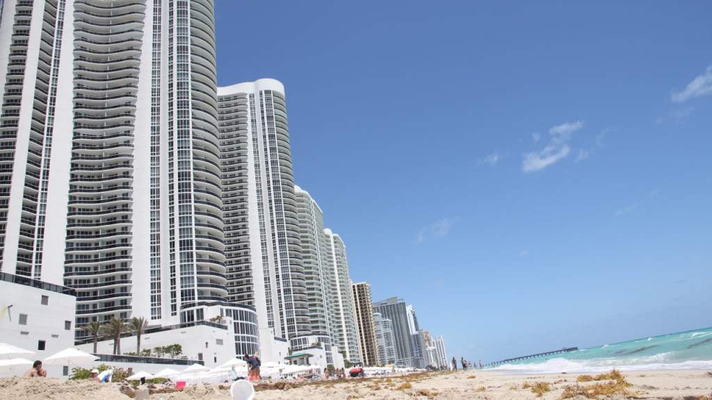 ai876.photobucket.com_albums_ab325_caluPT_Miami_20and_20Keys_SunnyIsles.jpg