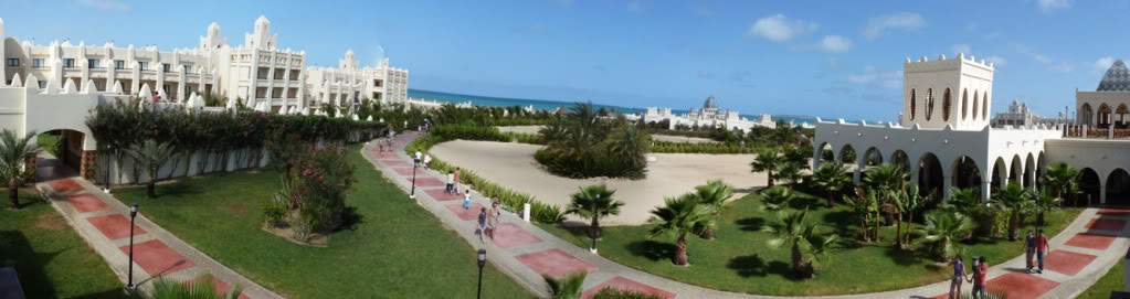 ai876.photobucket.com_albums_ab325_caluPT_RiuPanorama2.jpg
