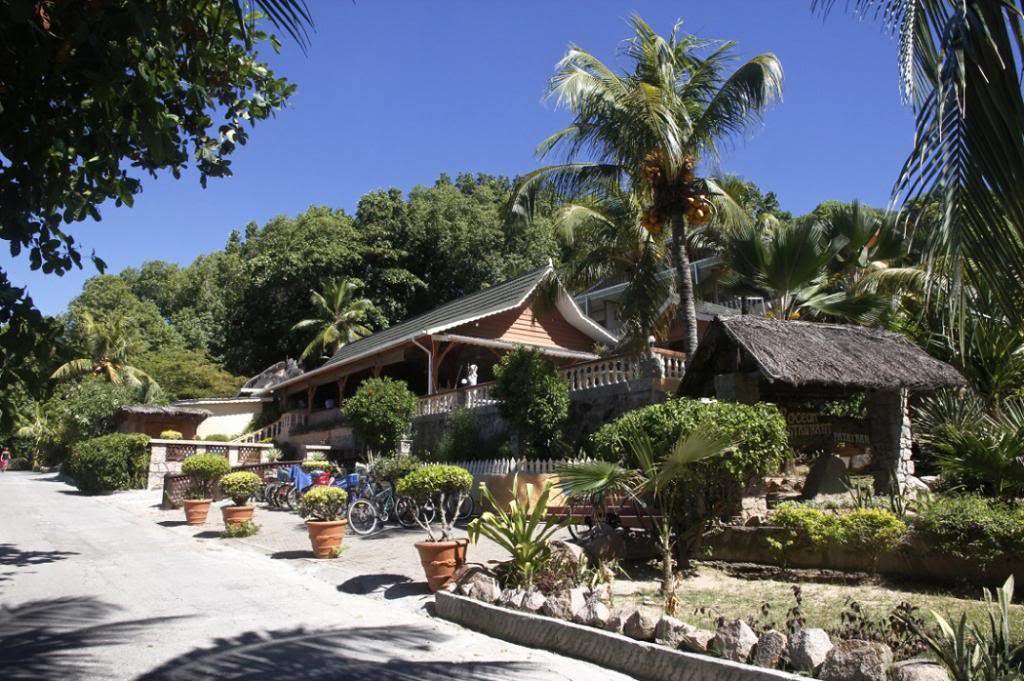 ai876.photobucket.com_albums_ab325_caluPT_Seychelles_28restaurante_zps654f26fc.jpg