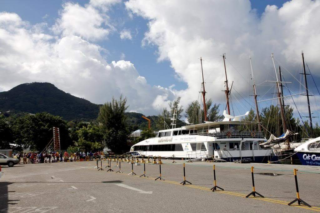 ai876.photobucket.com_albums_ab325_caluPT_Seychelles_4ferrypraslin_zps1773af93.jpg