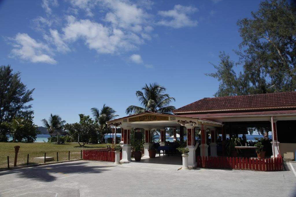 ai876.photobucket.com_albums_ab325_caluPT_Seychelles_7pizzeria_zps04a41322.jpg