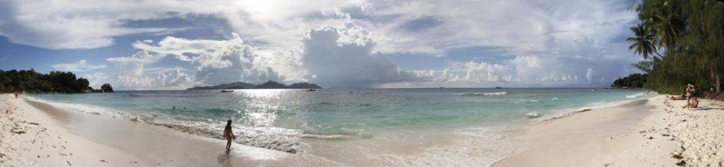 ai876.photobucket.com_albums_ab325_caluPT_Seychelles_Severe5Panorama_zpsb494a9a5.jpg