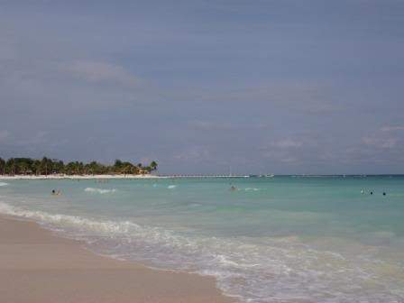 ai884.photobucket.com_albums_ac46_zelu_Praiabarcelo.jpg