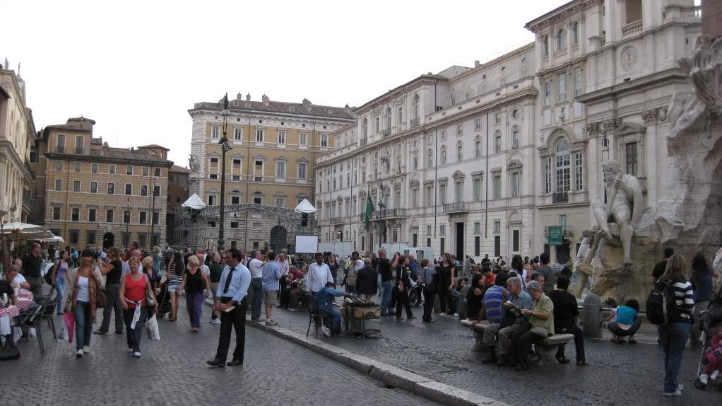 ai890.photobucket.com_albums_ac102_mokas_myphotos_316piazzanavona.jpg