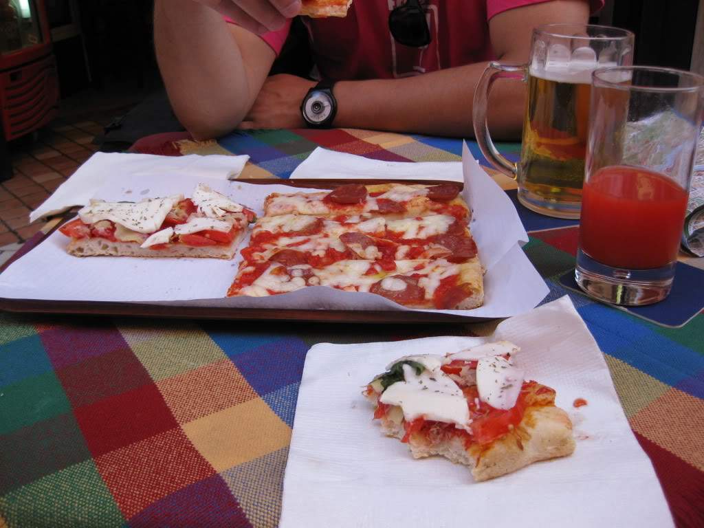 ai890.photobucket.com_albums_ac102_mokas_myphotos_397oalmoo_pizza.jpg