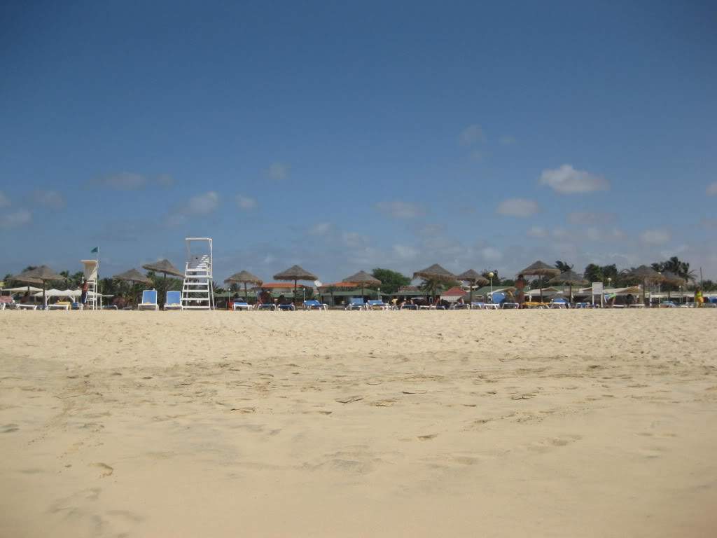 ai890.photobucket.com_albums_ac102_mokas_myphotos_cabo_20verde_20__20sal_2_PraiadeStaMaria.jpg