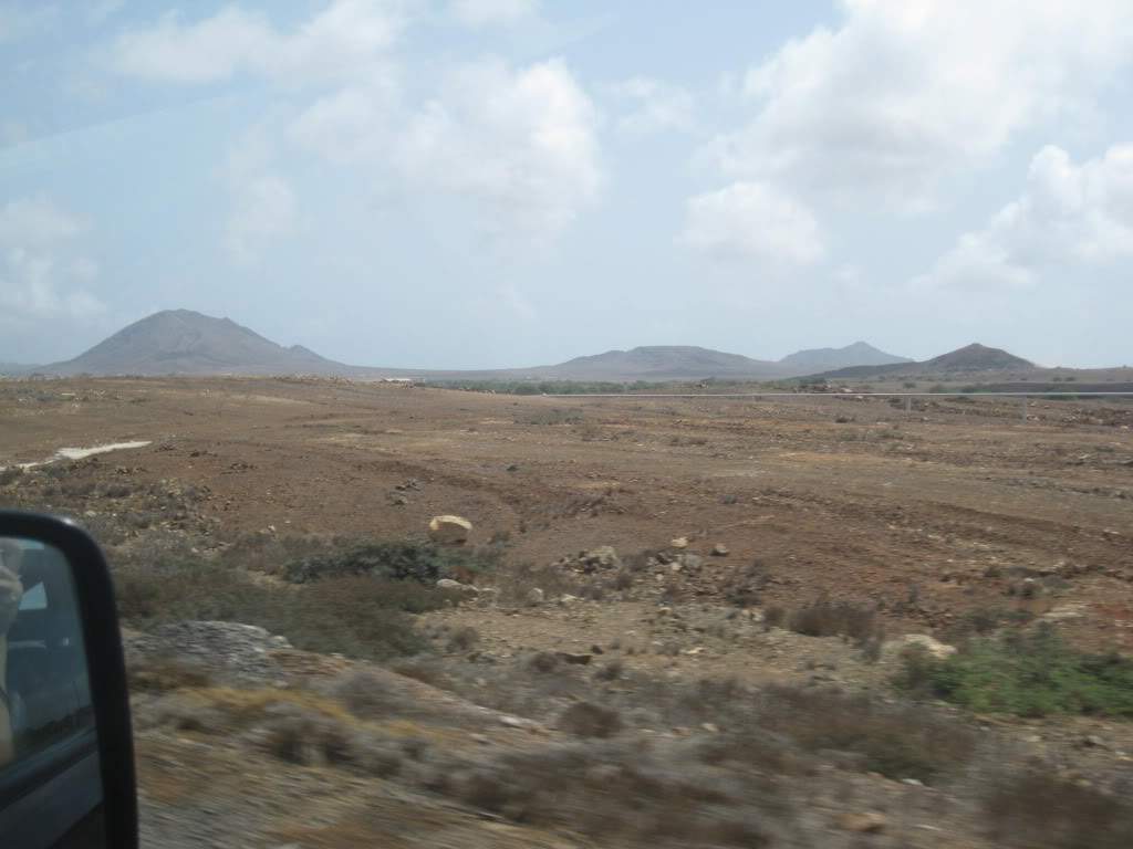 ai890.photobucket.com_albums_ac102_mokas_myphotos_cabo_20verde_20__20sal_31_paisagem.jpg