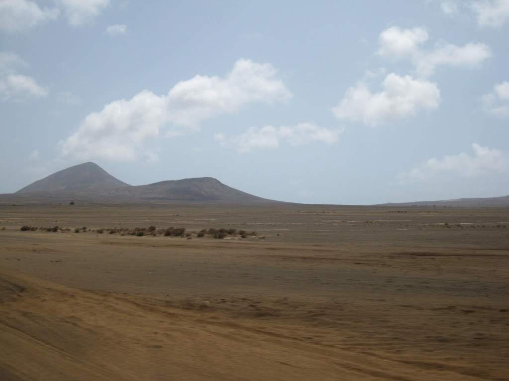 ai890.photobucket.com_albums_ac102_mokas_myphotos_cabo_20verde_20__20sal_37_paisagem.jpg