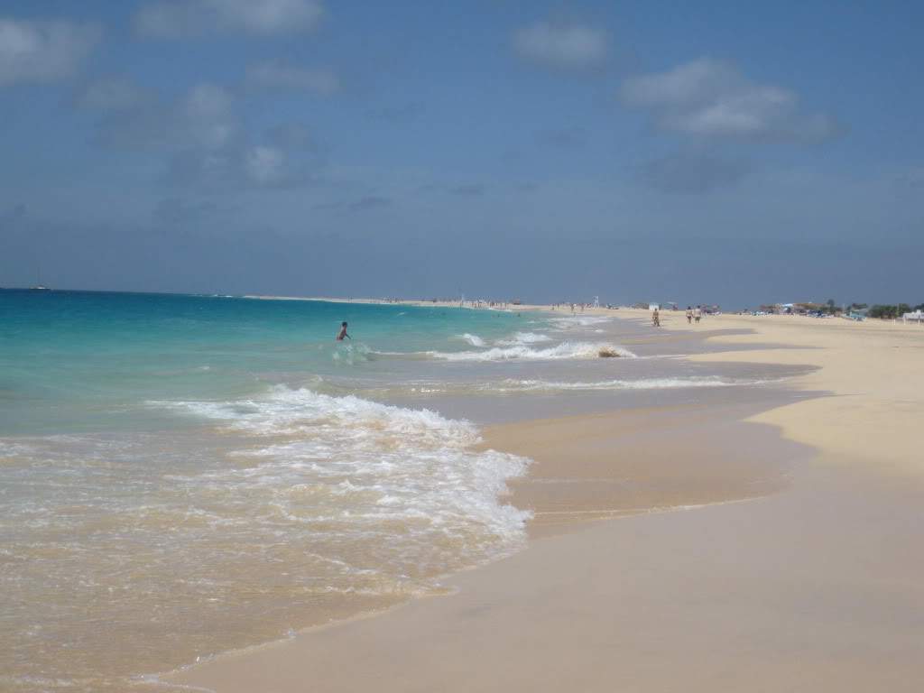 ai890.photobucket.com_albums_ac102_mokas_myphotos_cabo_20verde_20__20sal_3_PraiadeStaMaria.jpg