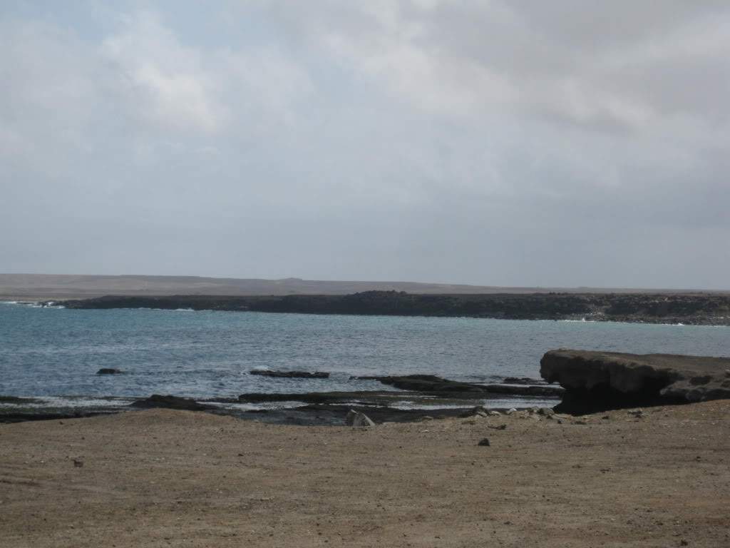 ai890.photobucket.com_albums_ac102_mokas_myphotos_cabo_20verde_20__20sal_61_apraiadePedradeLume.jpg