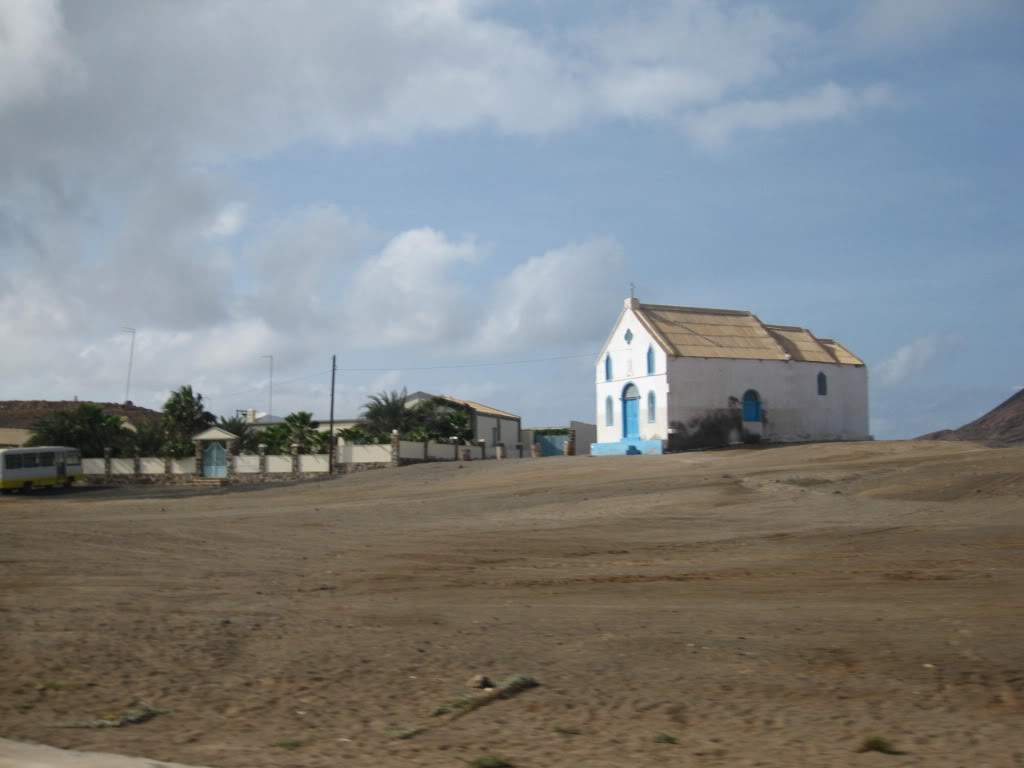 ai890.photobucket.com_albums_ac102_mokas_myphotos_cabo_20verde_20__20sal_62_aVilaPedradeLume.jpg