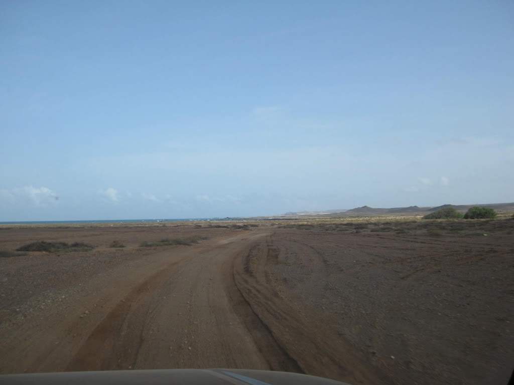 ai890.photobucket.com_albums_ac102_mokas_myphotos_cabo_20verde_20__20sal_63_estrada.jpg