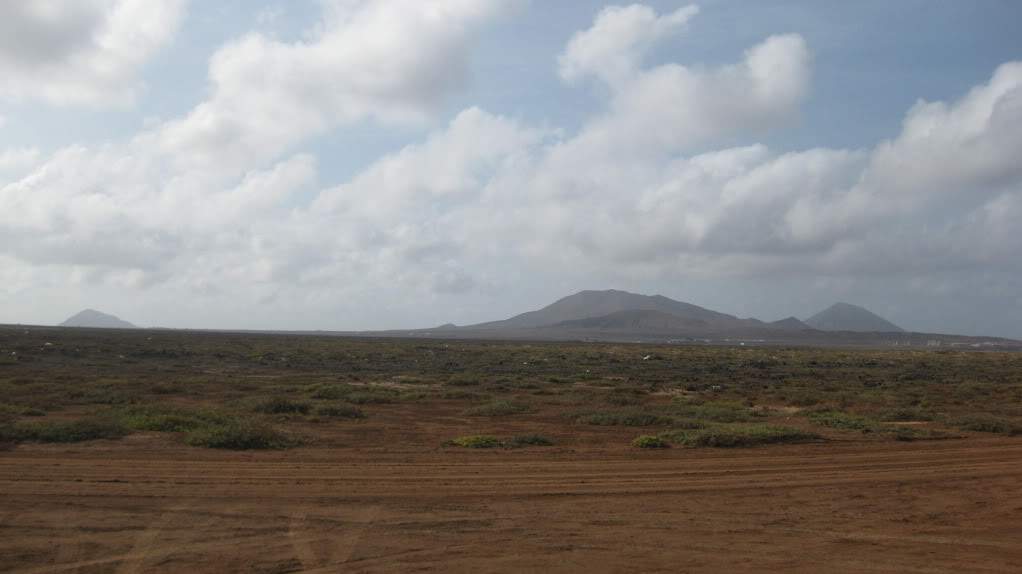 ai890.photobucket.com_albums_ac102_mokas_myphotos_cabo_20verde_20__20sal_64_paisagem.jpg