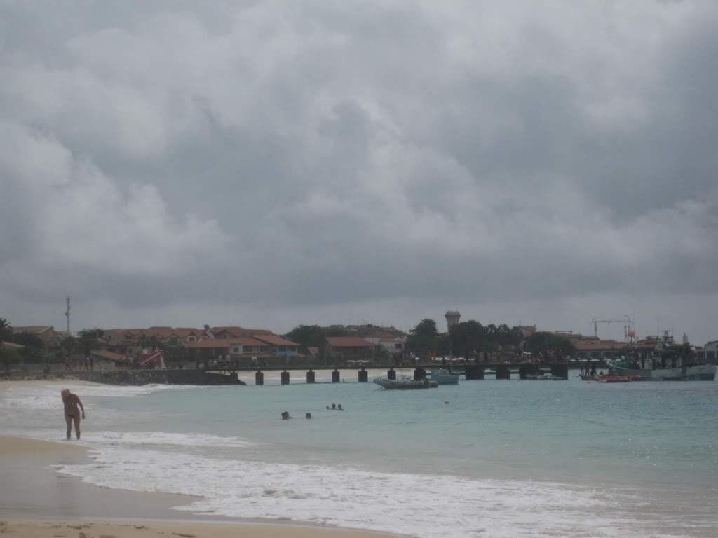 ai890.photobucket.com_albums_ac102_mokas_myphotos_cabo_20verde_20__20sal_9_Pontovistodapraia.jpg