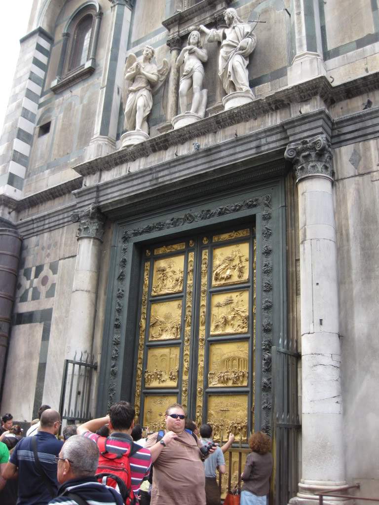 ai890.photobucket.com_albums_ac102_mokas_myphotos_florenca_619assuasfantsticasportas_cpias.jpg