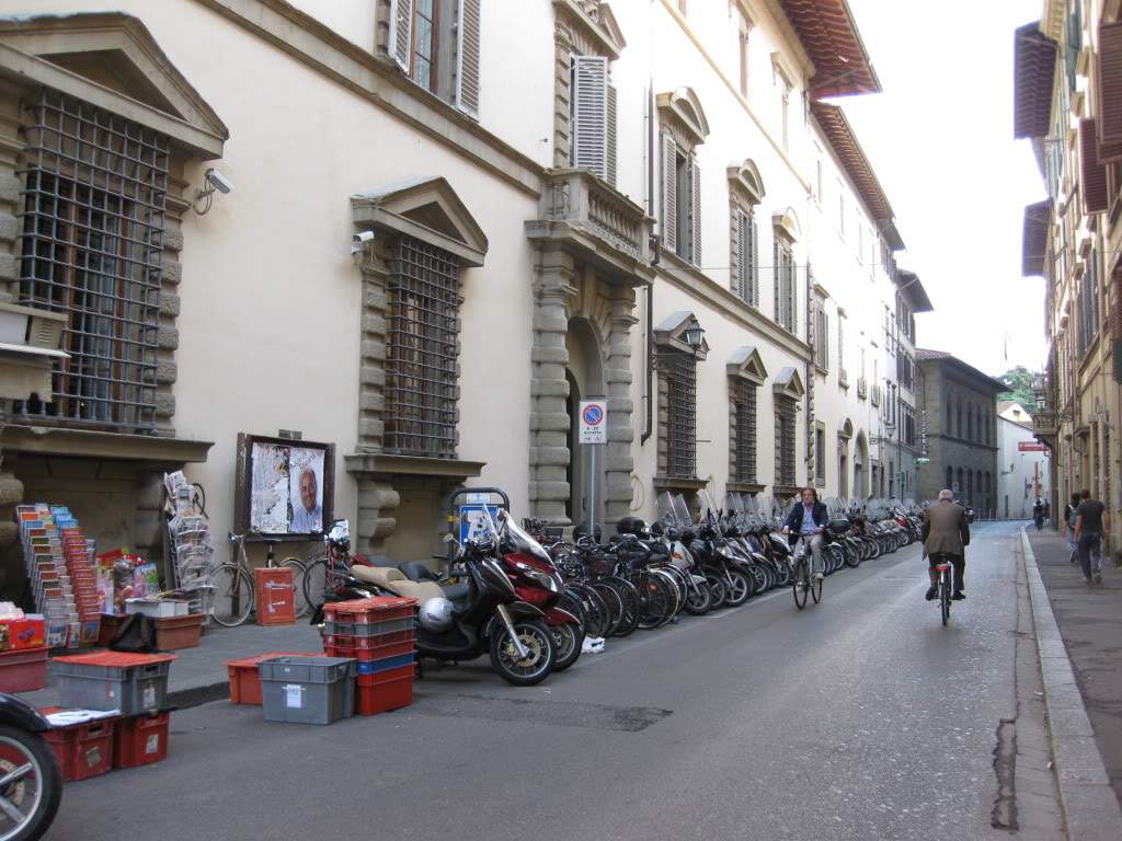 ai890.photobucket.com_albums_ac102_mokas_myphotos_florenca_627denovanarua.jpg