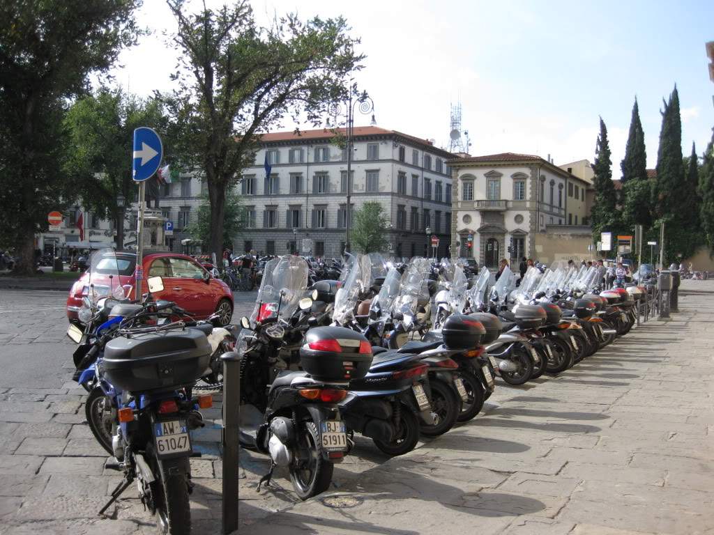 ai890.photobucket.com_albums_ac102_mokas_myphotos_florenca_632estacionamentolocal.jpg