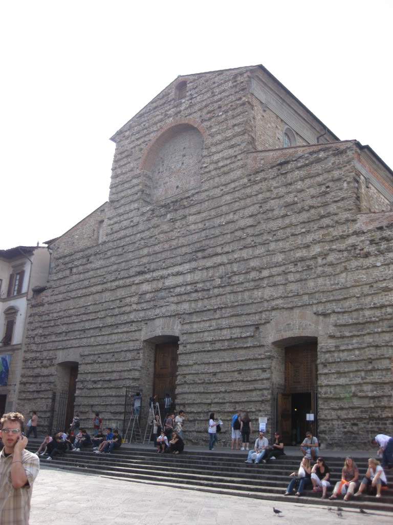 ai890.photobucket.com_albums_ac102_mokas_myphotos_florenca_742queficaportrsdaBasilicadeSanLore.jpg