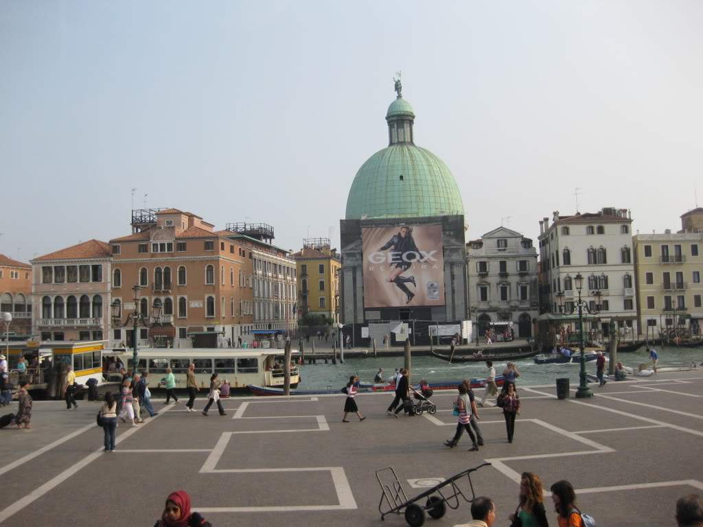 ai890.photobucket.com_albums_ac102_mokas_myphotos_veneza_822acidadeeassuasruas.jpg