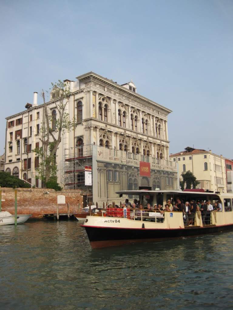 ai890.photobucket.com_albums_ac102_mokas_myphotos_veneza_831cruzandocomoutroautocarro.jpg