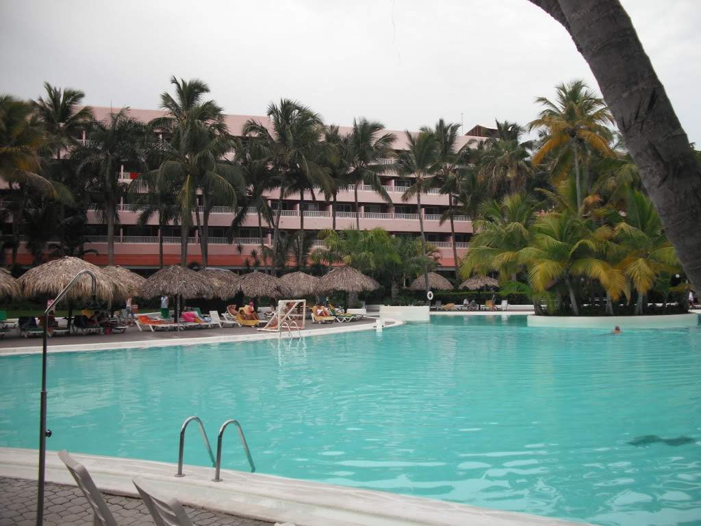 ai891.photobucket.com_albums_ac117_RMNR_PISCINANAIBOA1.jpg