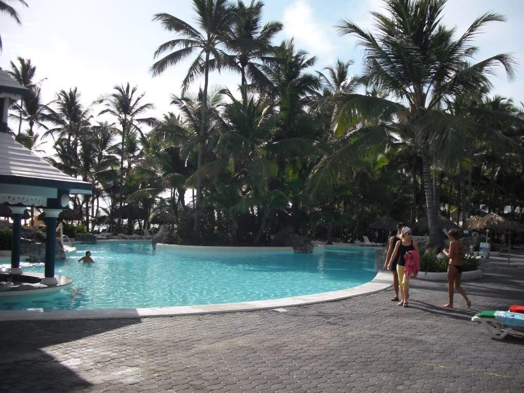 ai891.photobucket.com_albums_ac117_RMNR_PISCINATAINO.jpg
