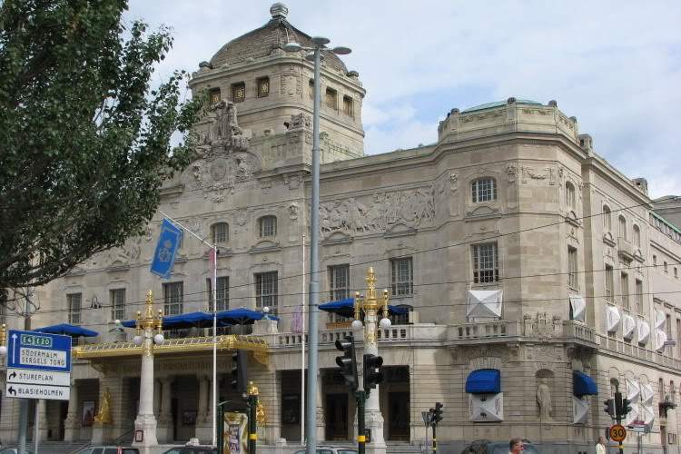 ai894.photobucket.com_albums_ac148_RuiXpto_edificioestocolmo1.jpg