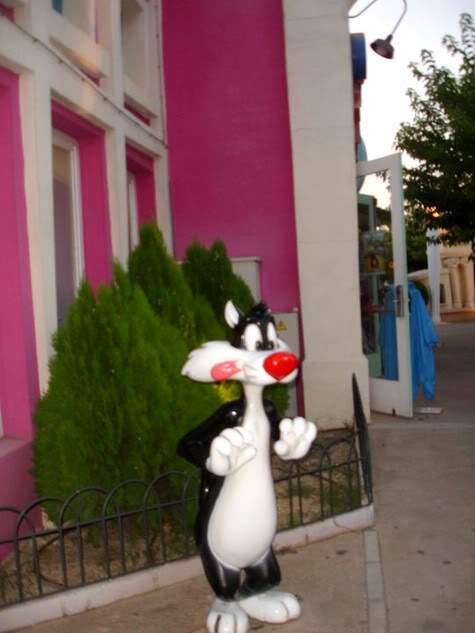 ai906.photobucket.com_albums_ac261_rikard017_PArqueWarner.jpg