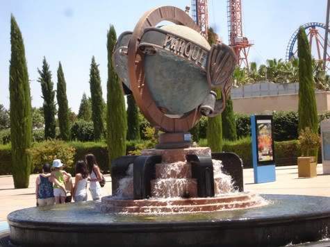ai906.photobucket.com_albums_ac261_rikard017_PArqueWarner10.jpg