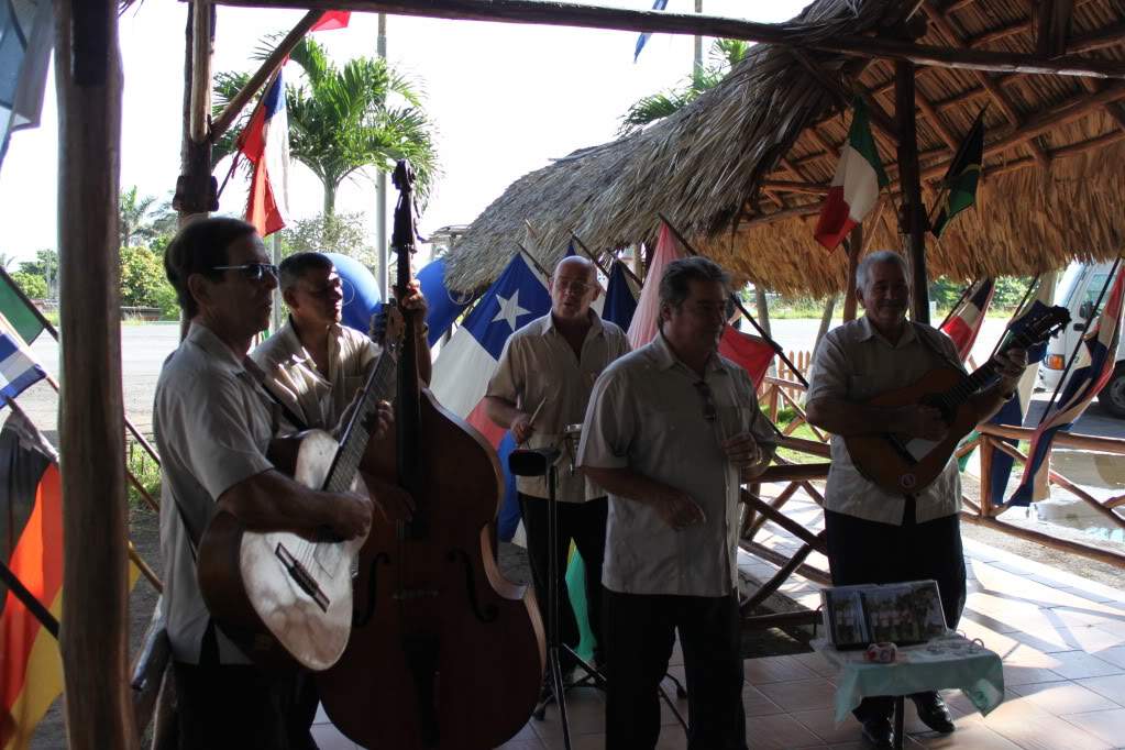 ai910.photobucket.com_albums_ac306_Correia69_Cienfuegos_20__20Cuba_FERIASEMCUBA2011128.jpg