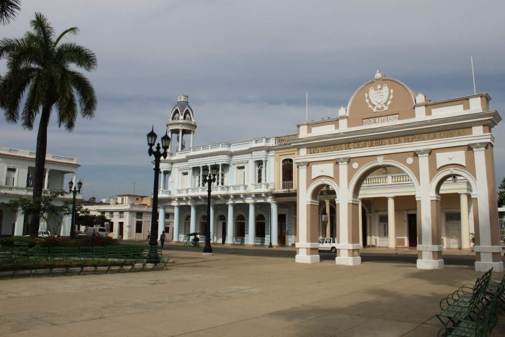 ai910.photobucket.com_albums_ac306_Correia69_Cienfuegos_20__20Cuba_FERIASEMCUBA2011291.jpg