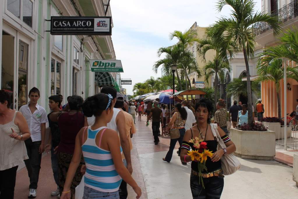 ai910.photobucket.com_albums_ac306_Correia69_Cienfuegos_20__20Cuba_FERIASEMCUBA2011298.jpg