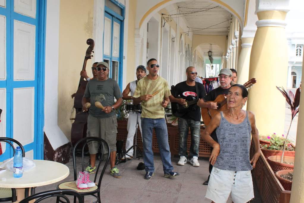 ai910.photobucket.com_albums_ac306_Correia69_Cienfuegos_20__20Cuba_FERIASEMCUBA2011300.jpg